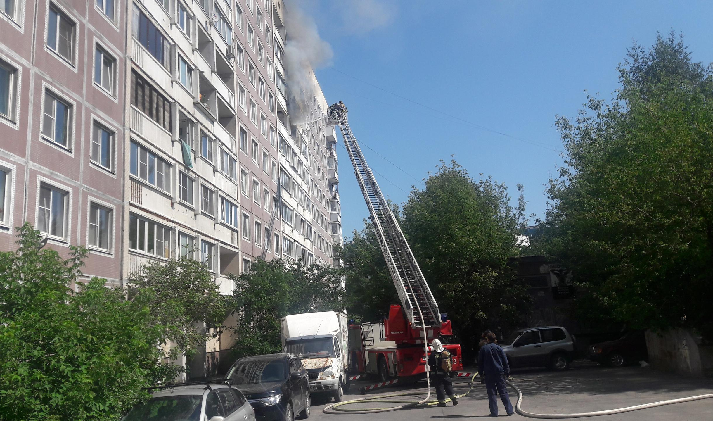 Что горит в приморском районе санкт петербурга. Пожар на Авиаконструкторов. Авиаконструкторов 19. Авиаконструкторов 27. Пожар в Выборгском районе СПБ сейчас.