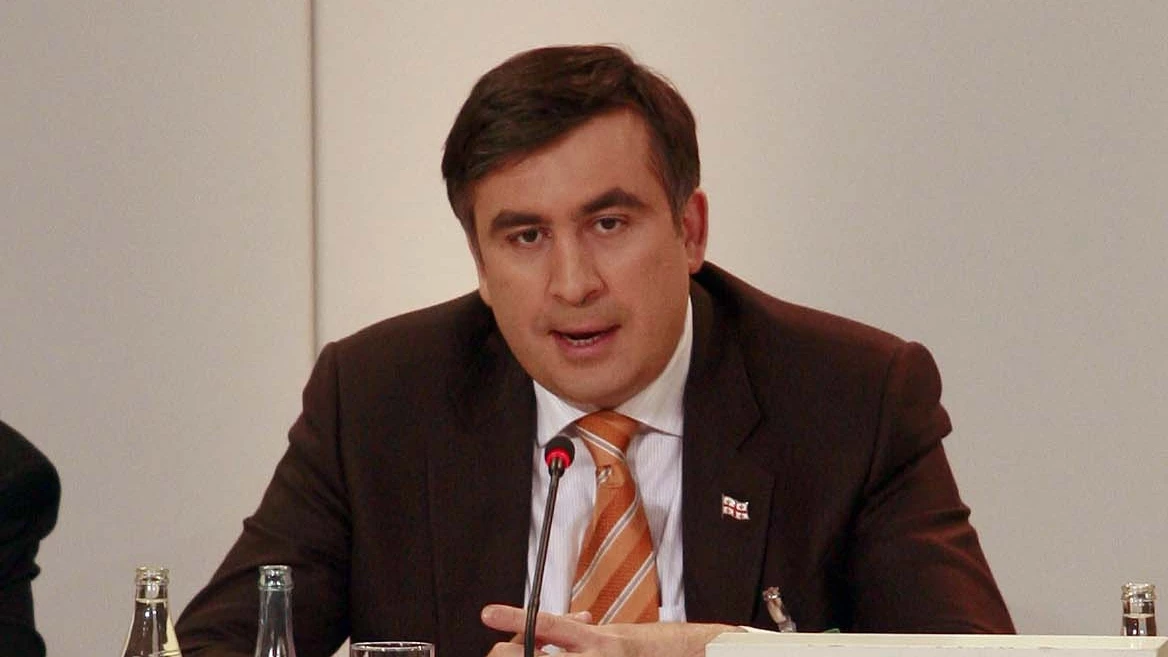 Активисты освободили Саакашвили из машины СБУ. Он ведет сторонников к Верховной раде - tvspb.ru