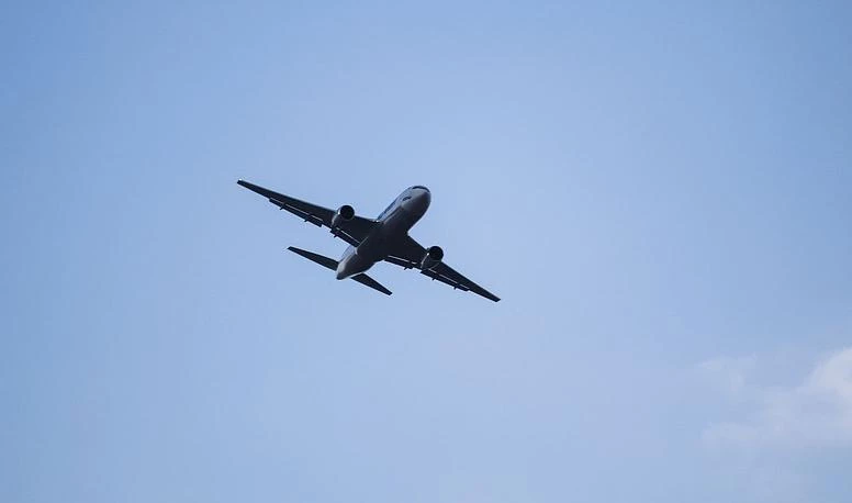 Американский военный самолет пролетел над Читой - tvspb.ru