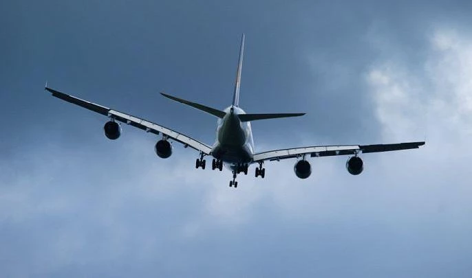 Самолет Utair кружит над «Внуково» из-за проблем с шасси - tvspb.ru