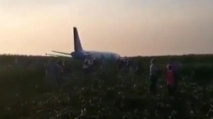 Из-за аварийного приземления А-321 пострадали 23 человека