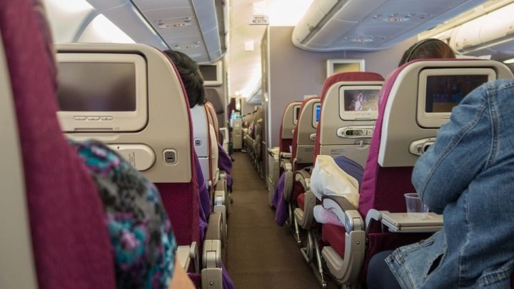 Пассажир заплатит почти 200 тысяч рублей за курение на борту самолета - tvspb.ru