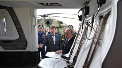 Путин осмотрел модернизированные Ту-160 и Ту-22