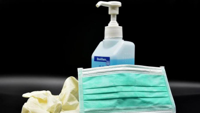 Производителям дезинфицирующих средств и масок в Петербурге дали микрозаймы под 1% годовых