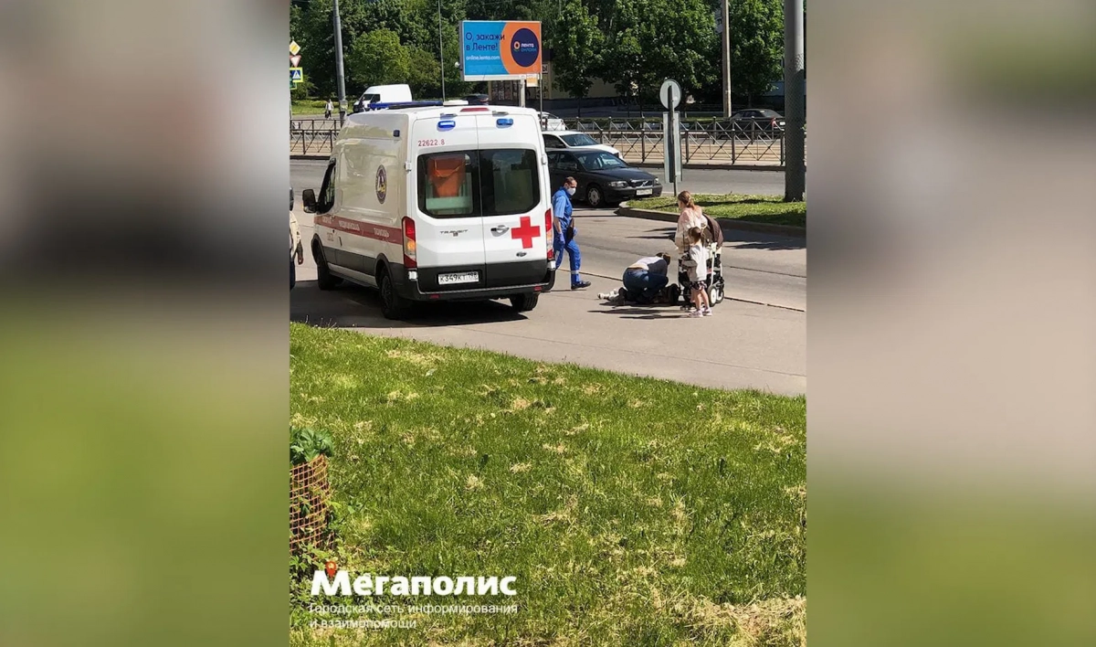 Мужчина на электросамокате сбил девочку на улице Дыбенко - tvspb.ru