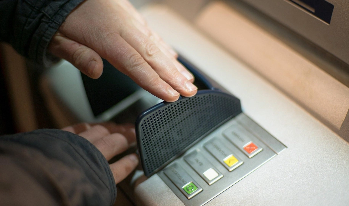 ЦБ объяснил рекомендацию об ограничении выдачи и приема денег в банкоматах из-за COVID-19 - tvspb.ru