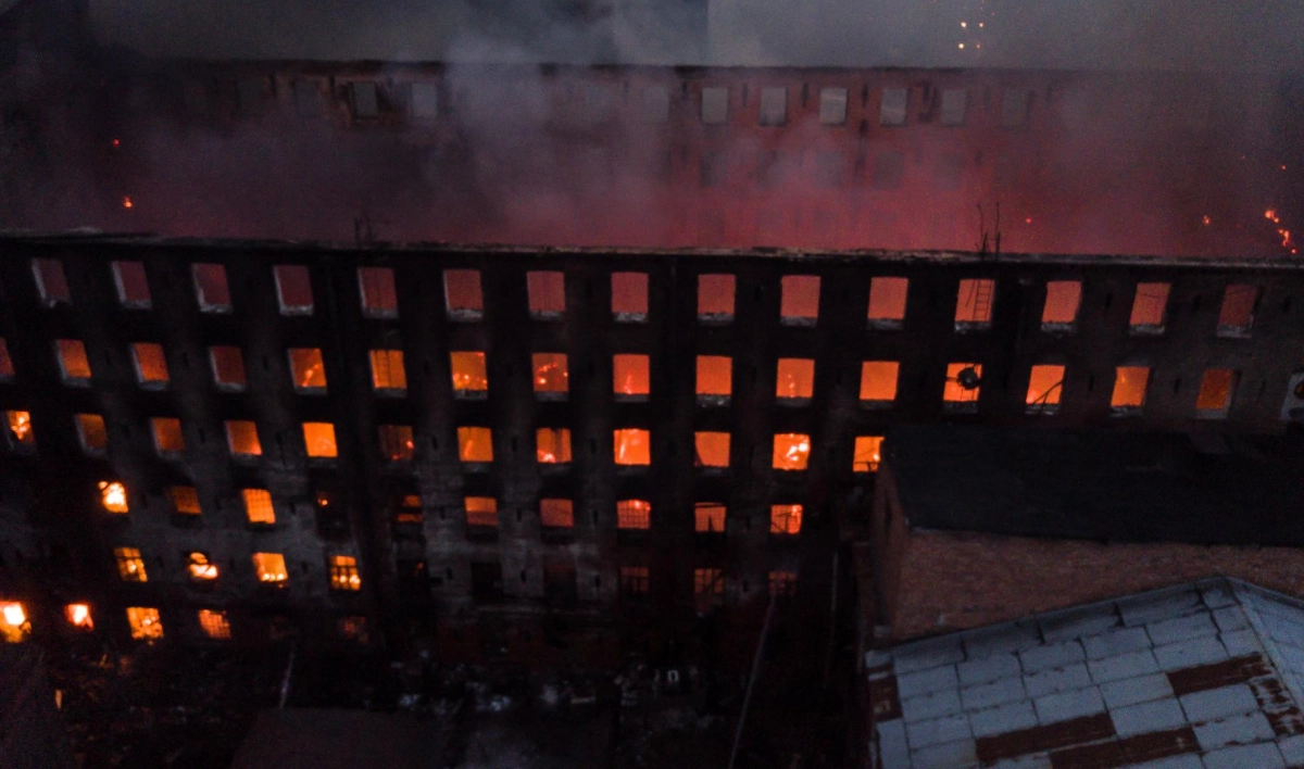 Названа предварительная причина пожара на Невской мануфактуре - tvspb.ru