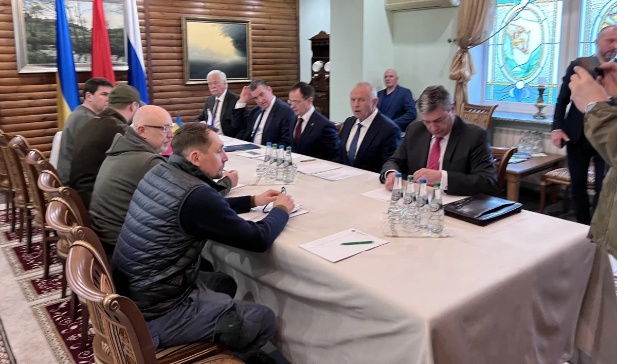 В Кремле считают, что переговоры России и Украины должны вестись в тишине - tvspb.ru