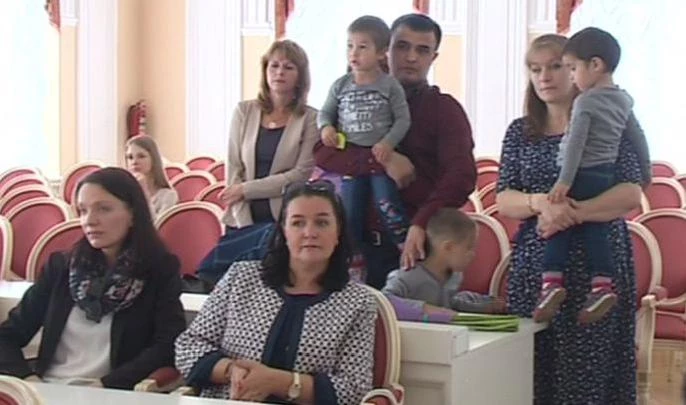 Число многодетных семей в Петербурге выросло на 10 тысяч за 4 года - tvspb.ru