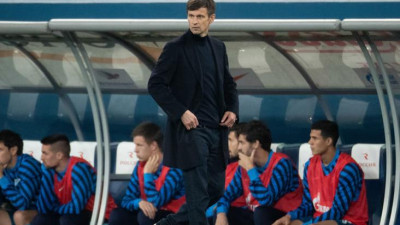 Сергей Семак посадил дерево во дворе на улице Марата