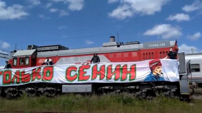 В Петербурге восстановили в должности машиниста, уволенного за баннер фанатов «Локомотива»