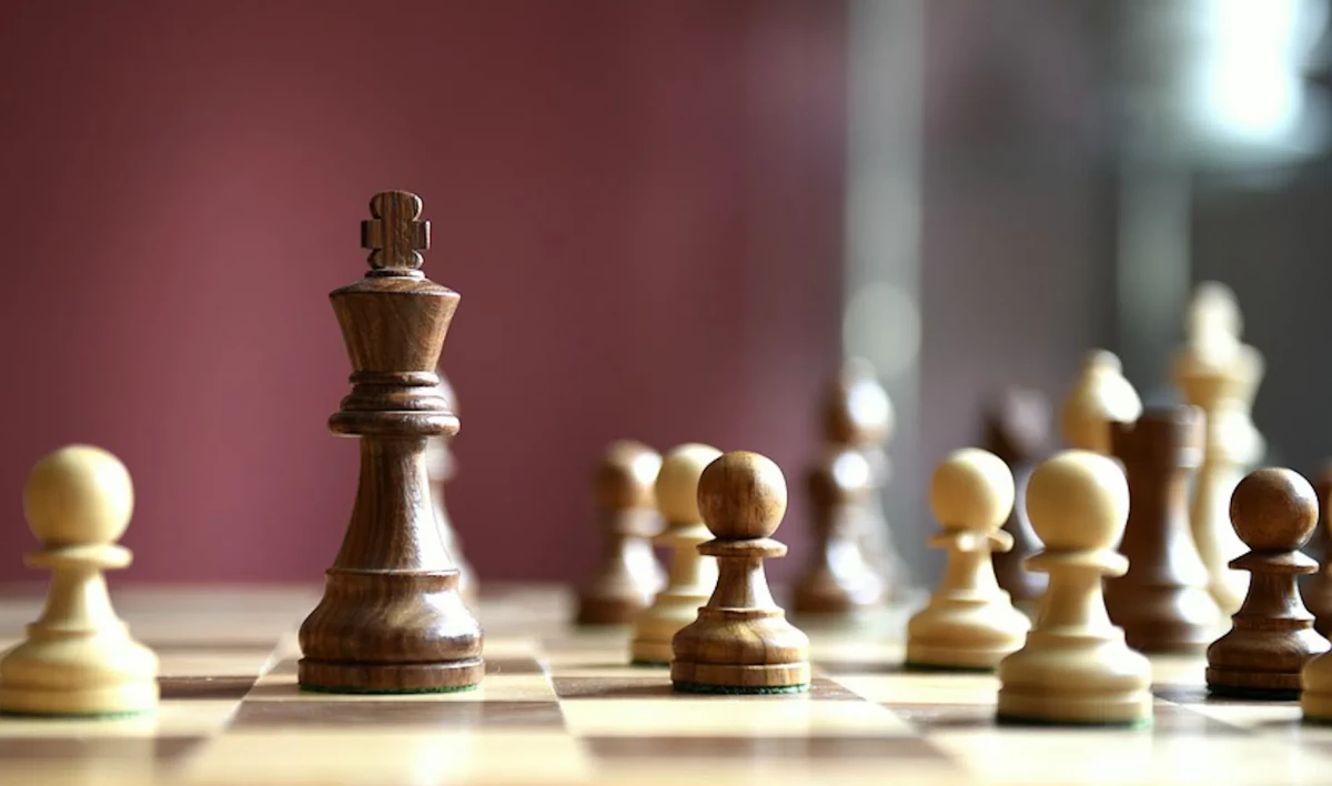 Карлсен обыграл Яна Непомнящего и досрочно защитил титул чемпиона мира по шахматам - tvspb.ru