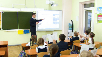 Как смягчат антиковидные ограничения в школах Петербурга с 4 апреля