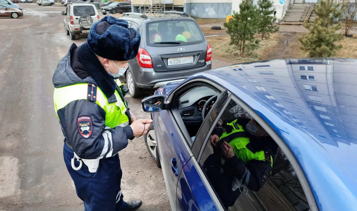С 1 июля сотрудники ГИБДД перестанут штрафовать петербуржцев за неправильную парковку
