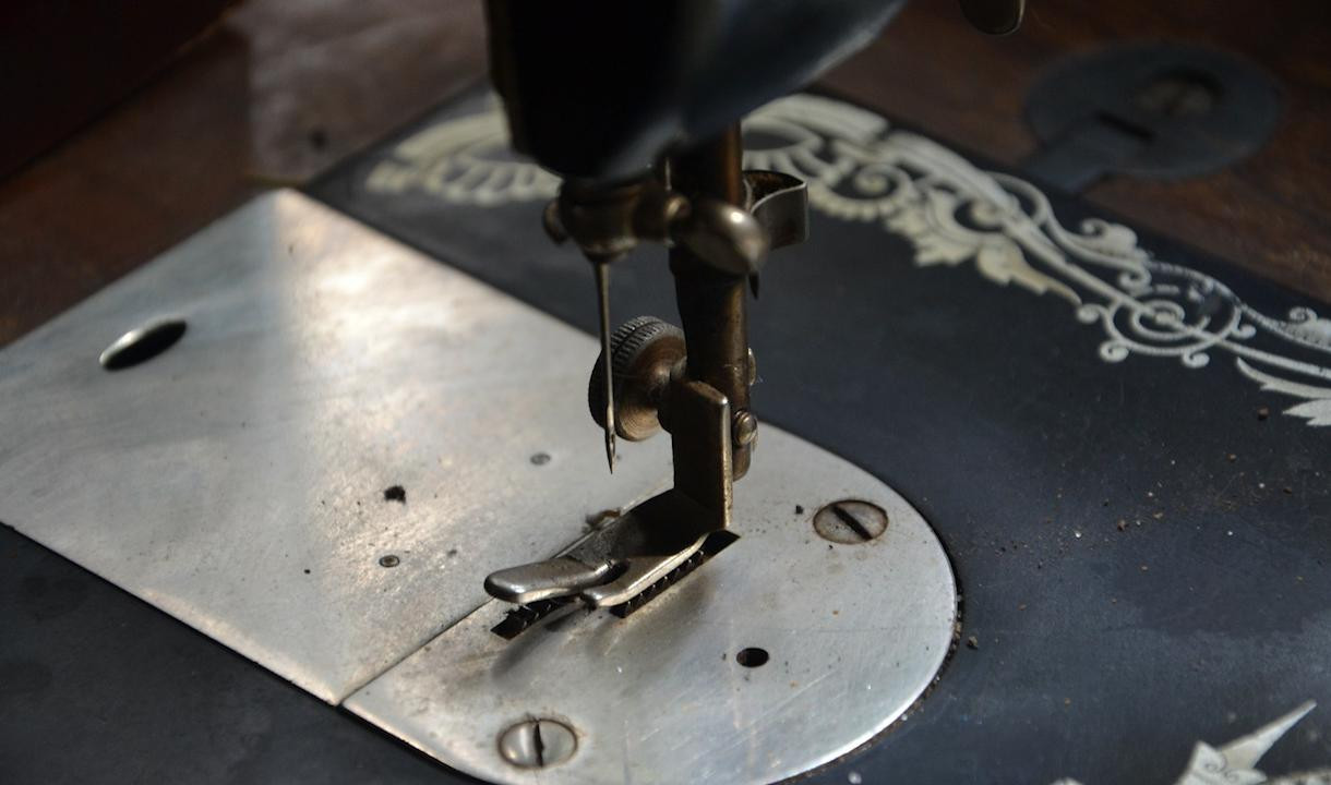 На швейном производстве в Петербурге незаконно трудились 12 индийских мигрантов