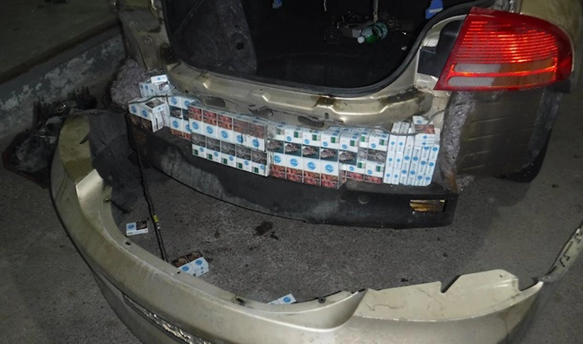 Выборгские таможенники нашли под обшивкой автомобиля более 1200 пачек сигарет - tvspb.ru