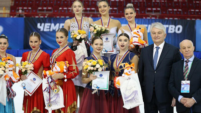 Петербургский «Парадиз» стал чемпионом России по синхронному катанию-2021