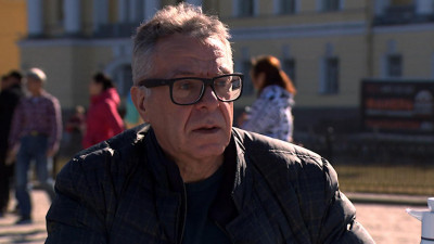 Андрей Ургант проголосовал на выборах в Петербурге