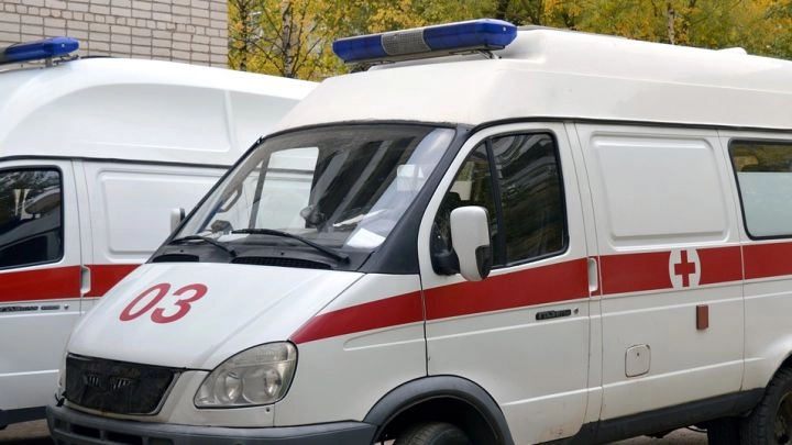 Школьника с разбитой головой нашли в парадной дома на юге Петербурга - tvspb.ru