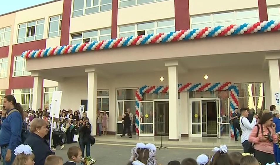 Власти Ленобласти приняли решение проводить линейки 1 сентября - tvspb.ru