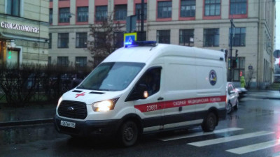 Комздрав проверит обстоятельства смерти петербурженки, к которой не приехала скорая