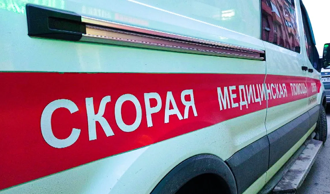 Подростка госпитализировали после наезда иномарки на Московском проспекте - tvspb.ru