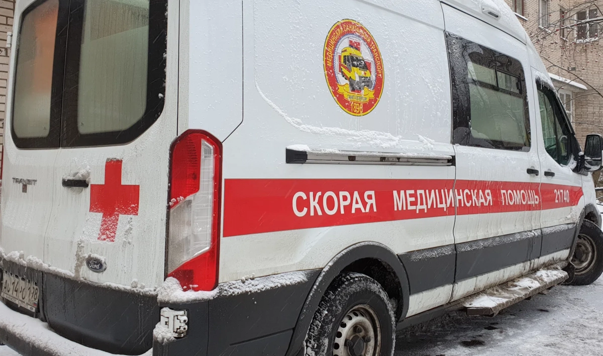В Шушарах у автобуса отвалилось колесо и сбило школьницу на обочине - tvspb.ru