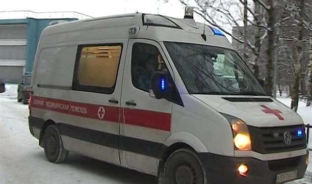 В Купчино механика раздавил автобус, упавший с домкрата - tvspb.ru