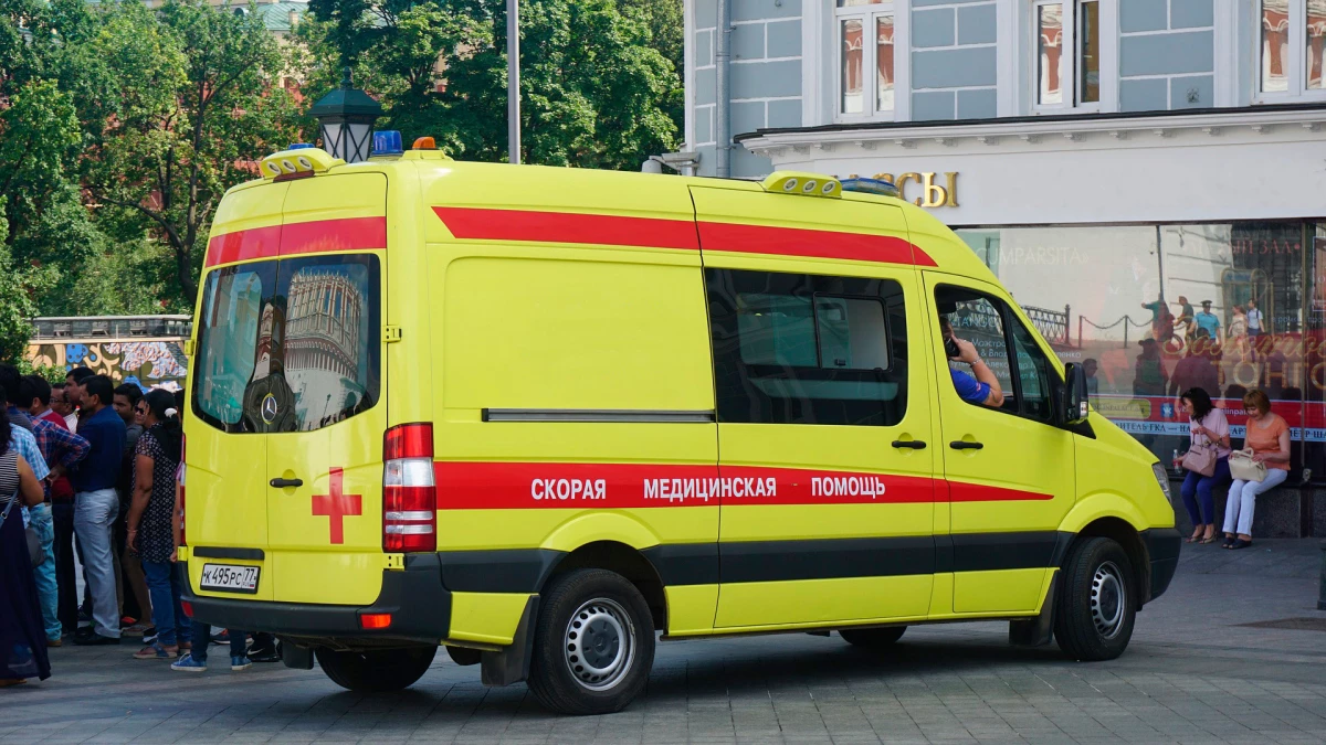 Пассажира, упавшего под поезд на «Ладожской», передали врачам скорой помощи - tvspb.ru