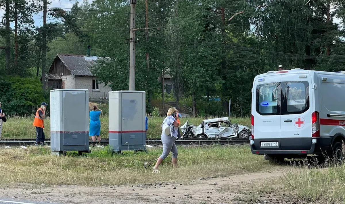 Стали известны подробности смертельного ДТП с поездом и легковушкой в  Орехово | Телеканал Санкт-Петербург