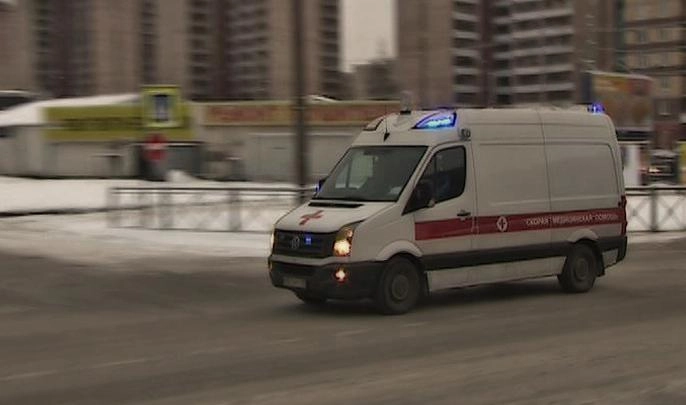 Льдина упала на семиклассницу в Петербурге - tvspb.ru