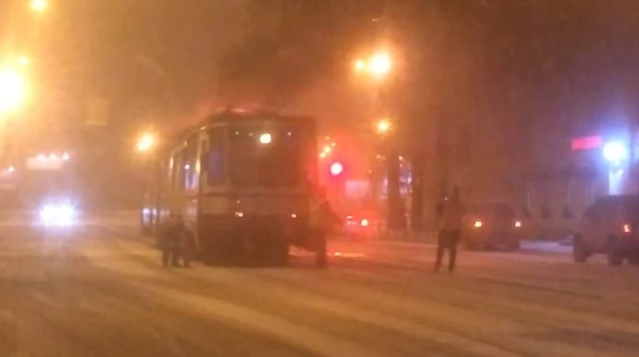 На Среднеохтинском проспекте ночью горел трамвай - tvspb.ru