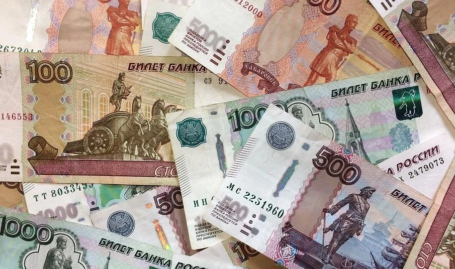 Рубль укрепился к доллару и евро на открытии торгов - tvspb.ru