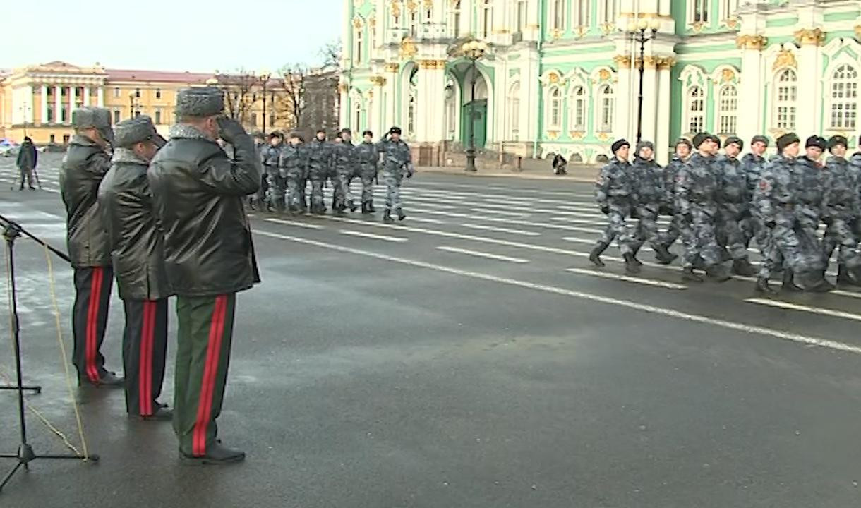 Концерт вмф на дворцовой 2024. Гусарки на Дворцовой. Гусарки Дворцовая площадь.