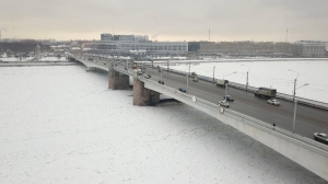 Самая длинная разводная переправа через Неву: как мост Александра Невского соединил историю и современность