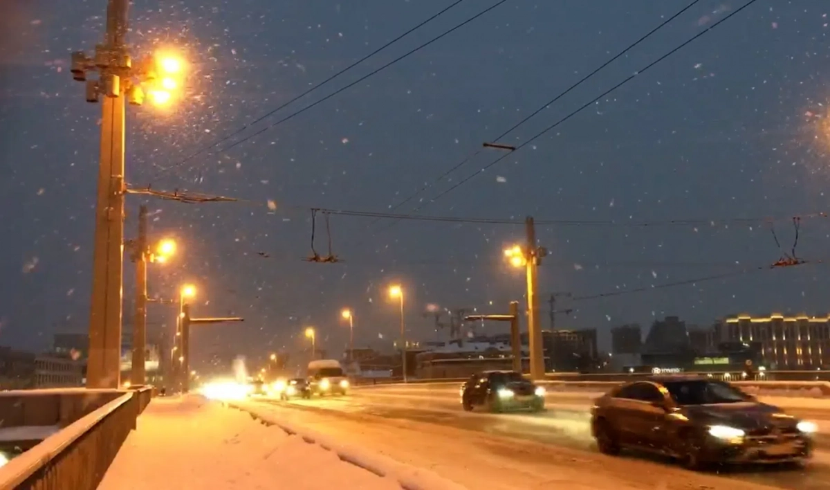 Гололедица и сильный снегопад прогнозируются в Петербурге в понедельник - tvspb.ru