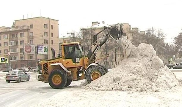 Улицы Петербурга очищают от снега более 700 единиц техники - tvspb.ru