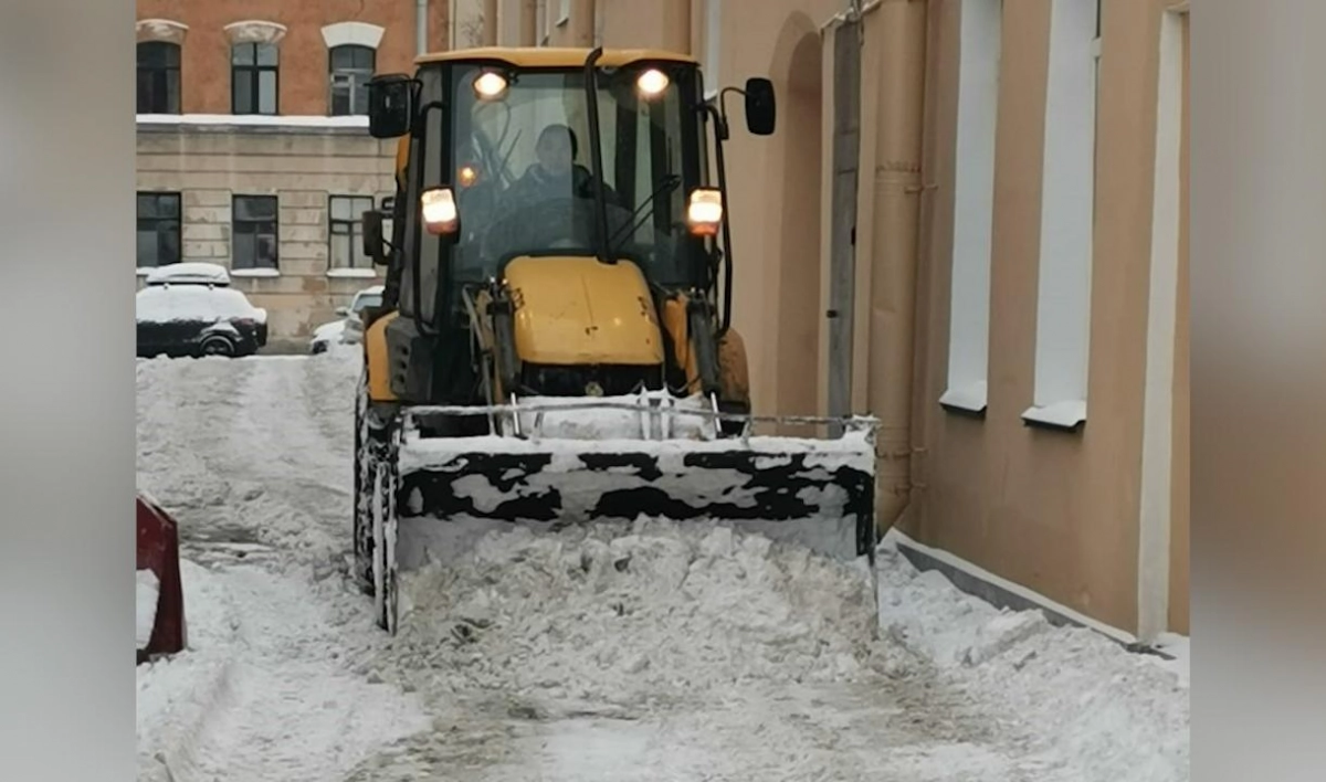 В Петербурге снег убирают около 1 900 единиц техники - tvspb.ru