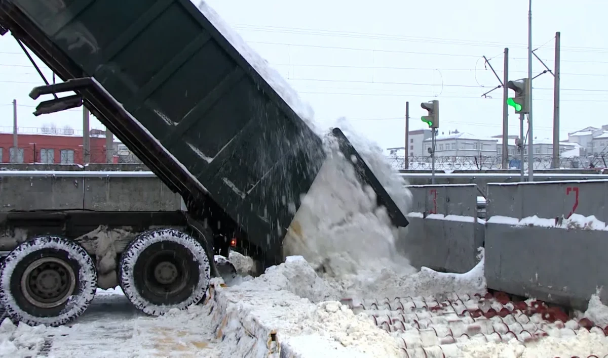 Миллион кубометров снега утилизировали дорожные службы Петербурга - tvspb.ru