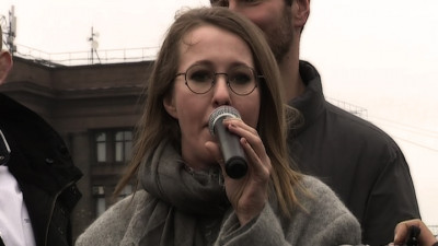 Телеведущая Ксения Собчак подала документы для выдвижения в президенты