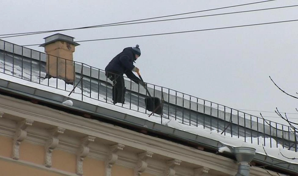 В Петербурге предложили привлечь руферов к уборке крыш от снега - tvspb.ru