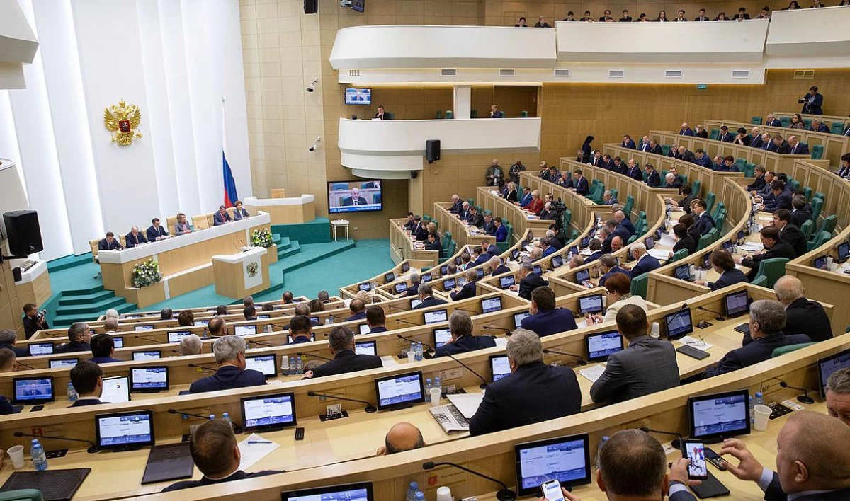 Бывшим президентам РФ предложили дать право пожизненно входить в Совфед - tvspb.ru