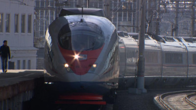 На новогодние праздники РЖД увеличили количество дополнительных поездов из Москвы и Петербурга