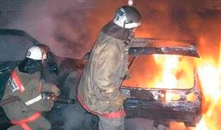 В пятницу утром в Приморском районе дотла сгорел «Ленд Ровер» - tvspb.ru