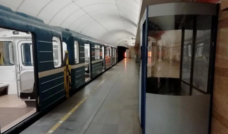 В метро Петербурга объяснили, зачем на платформе на «Спасской» стоят кабины - tvspb.ru