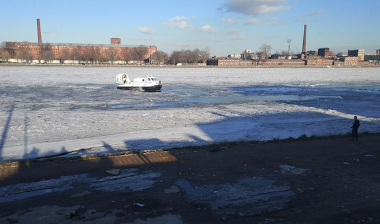 МЧС на льду Невы. Лед на Неве. Заготовка льда на Неве в Санкт-Петербурге. Утонул в неве