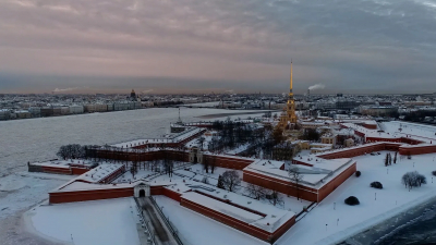 До утра 16 января в Петербурге объявили «желтый» уровень опасности из-за сильного ветра