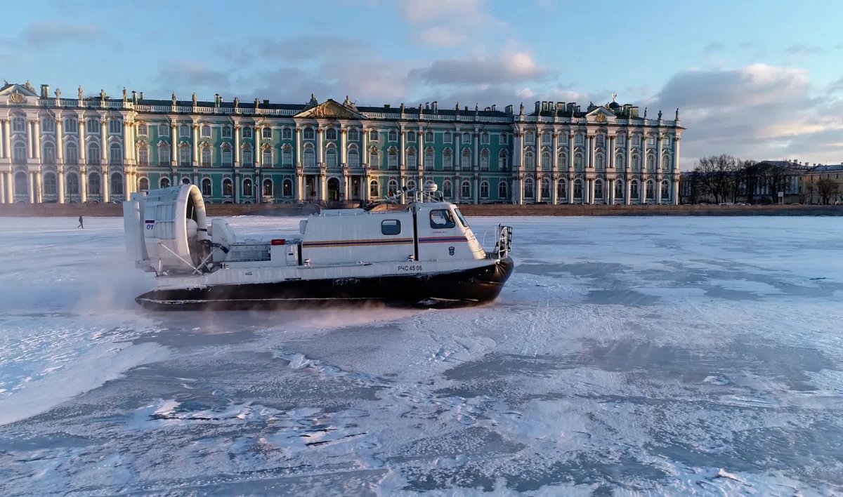 Петербуржцы спасли мужчину, провалившегося под лед на Неве - tvspb.ru