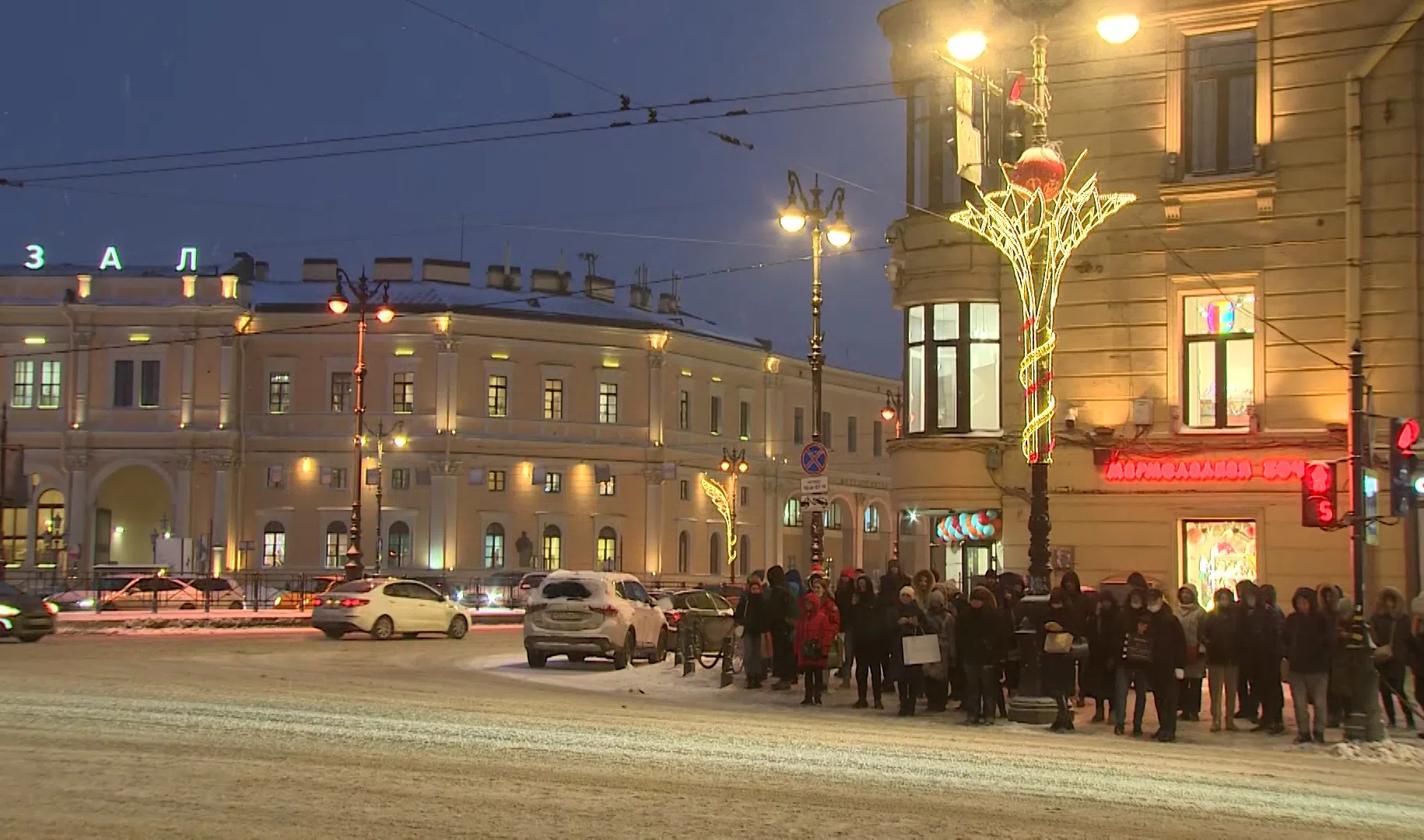 Телеканал спб сегодня. Предновогодний Петербург. Петербург в новогоднюю ночь. Гороховая улица в Санкт-Петербурге новогоднее украшение. Праздничный Питер Вечерний.