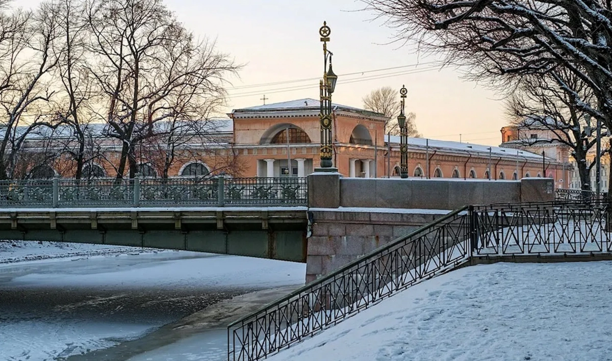 Петербуржцев попросили не сбрасывать снег в реки и каналы - tvspb.ru